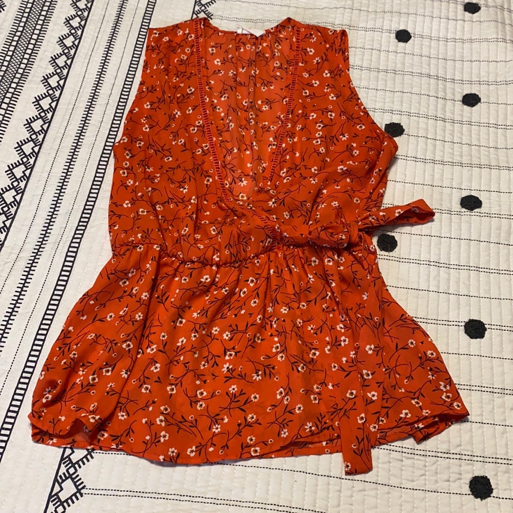 Red floral sleeevless top
